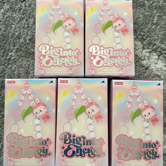 POP MART - The Monsters - Labubu - Big Into Energy Phone Charm - Picture 1 of 5